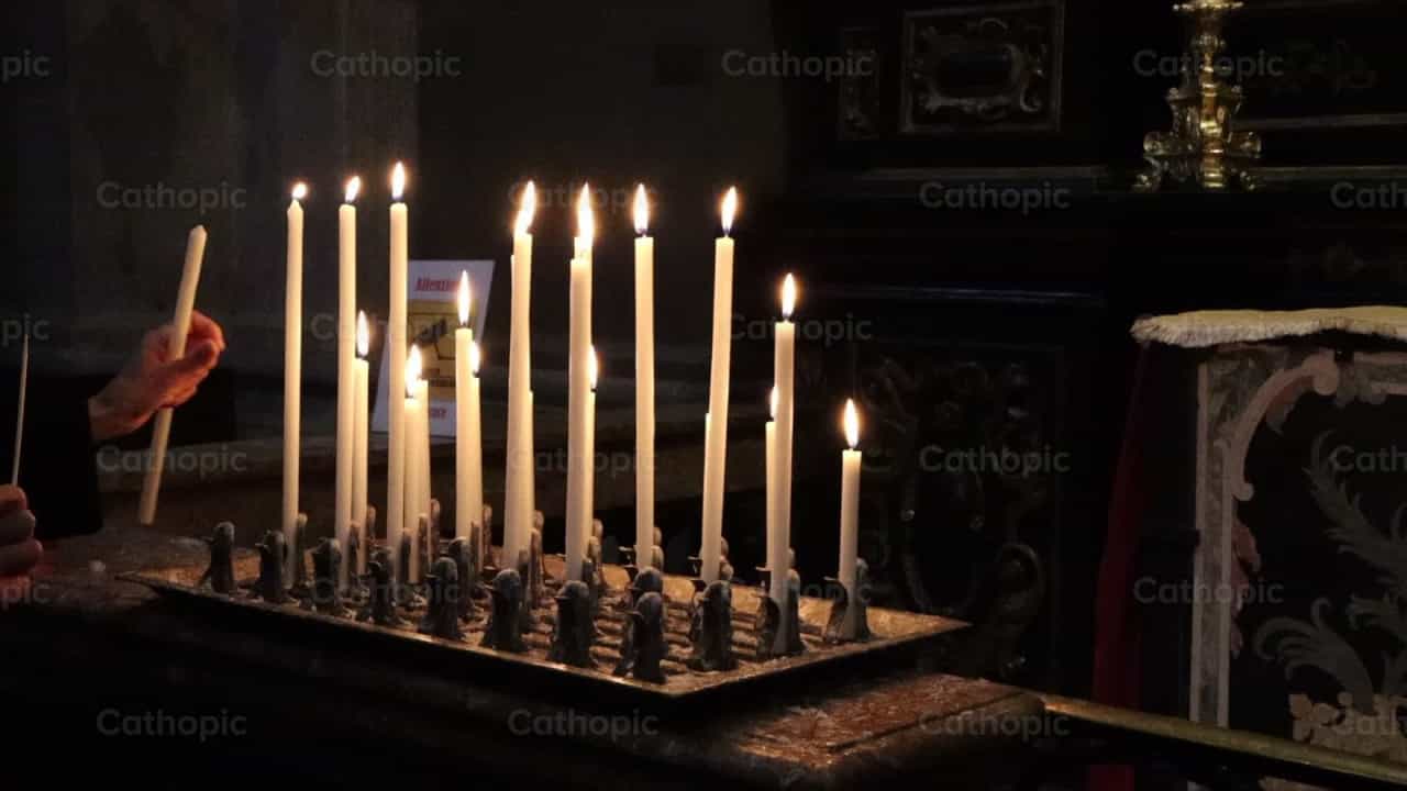 Con las luces - Banco de vídeos católicos - Fotografía por Saul Ibarra
