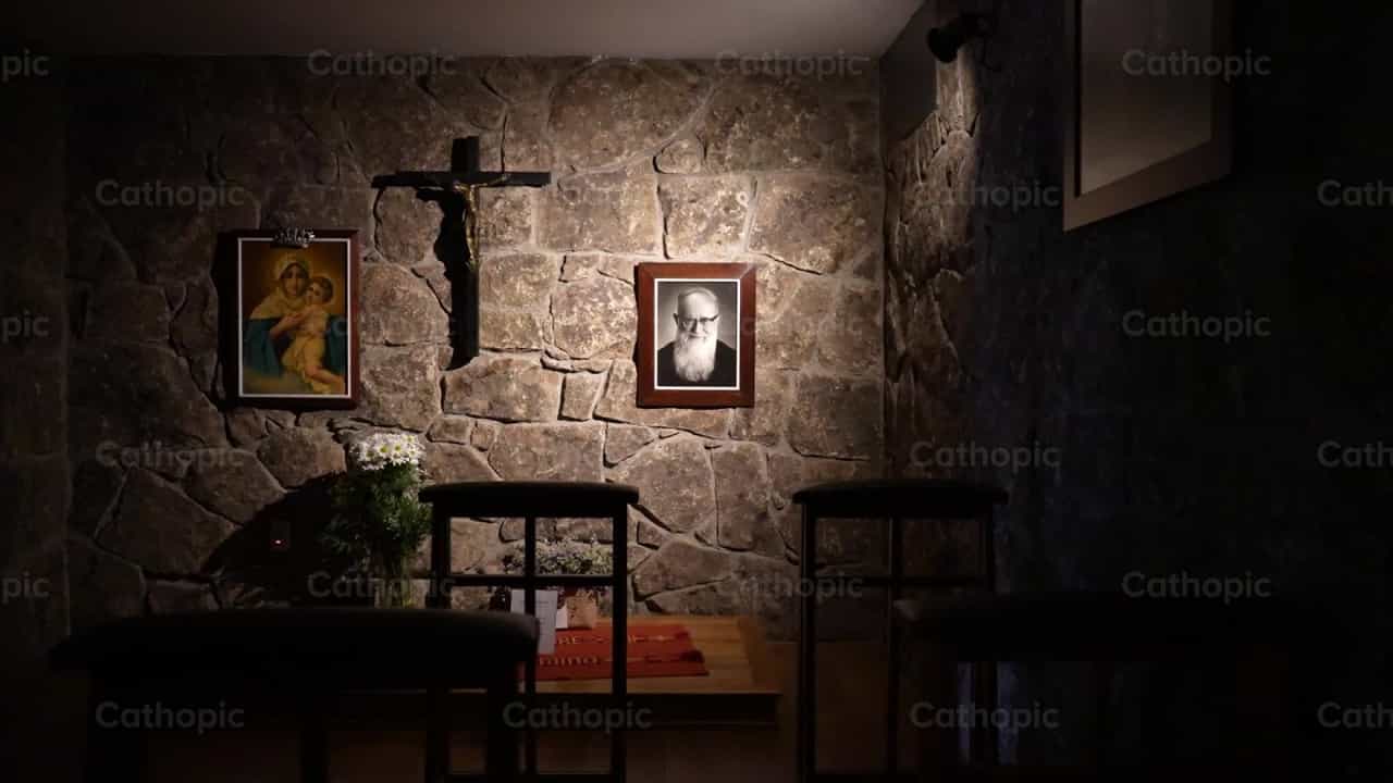 Padre Kentenich en la Cripta - Banco de vídeos católicos - Fotografía por Iván W. Jaques