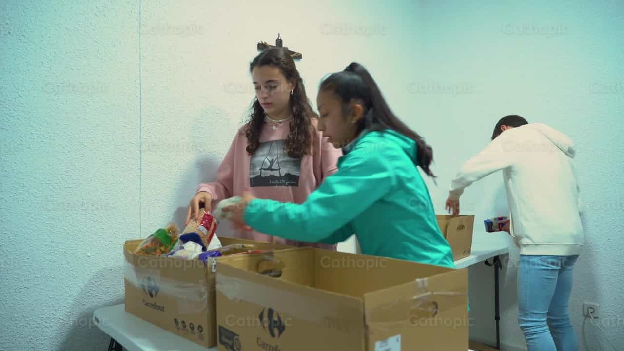 Servicio comunitario para jóvenes - Banco de vídeos católicos