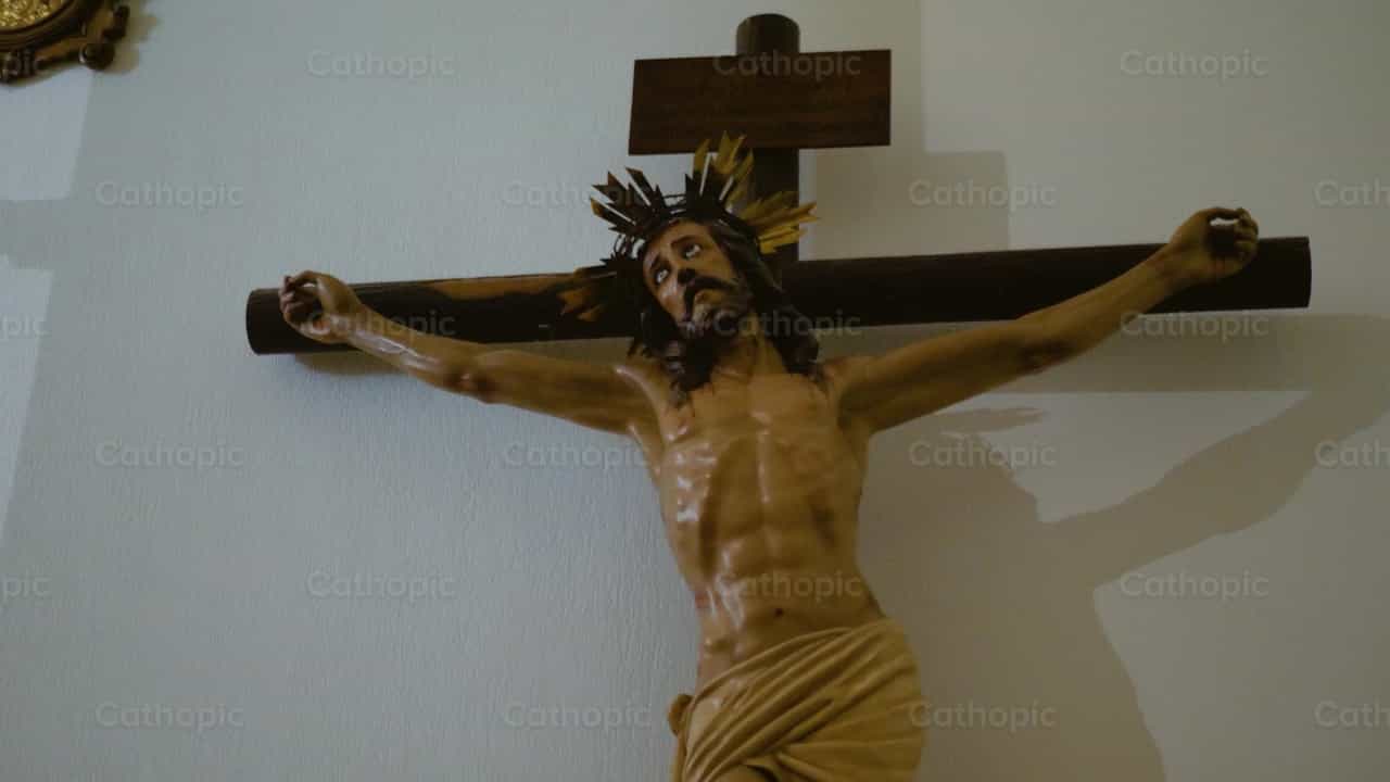Jesús en la cruz (toma 1) - Banco de vídeos católicos - Fotografía por Cathopic