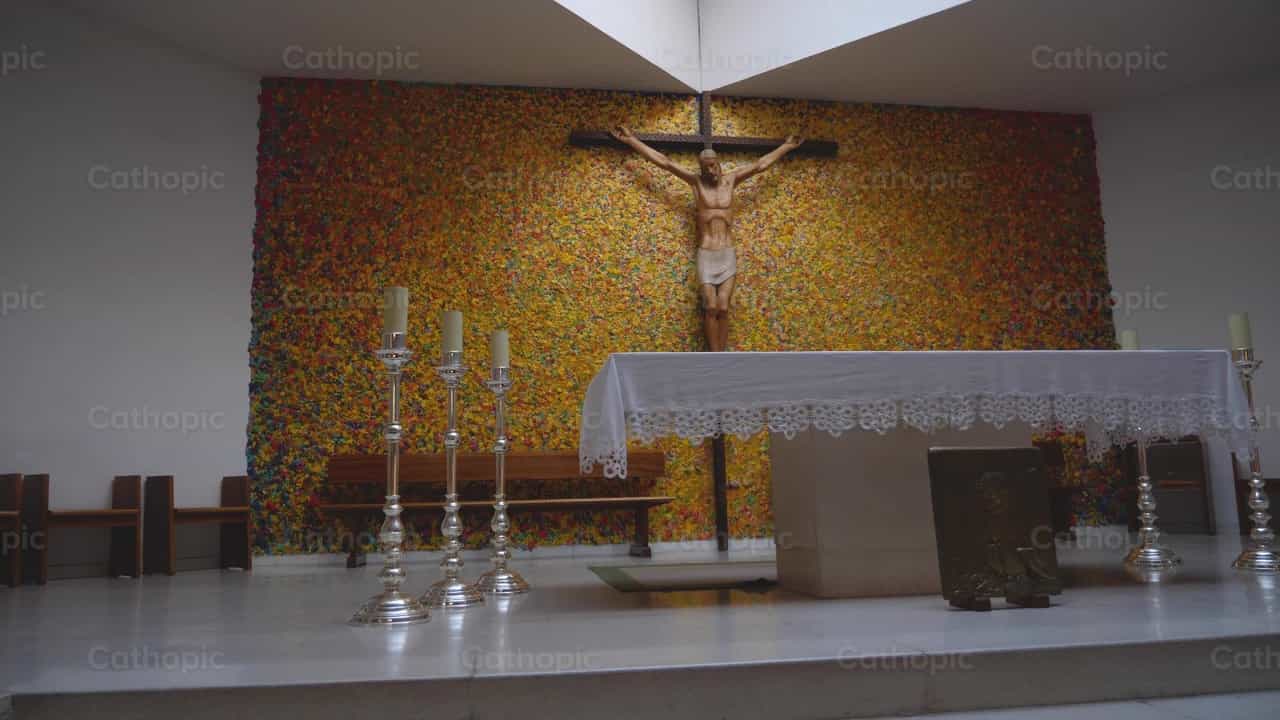 Jesús en el altar - Banco de vídeos católicos - Fotografía por Cathopic