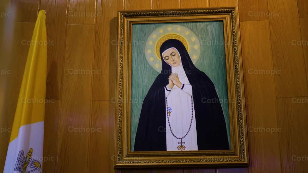 Nuestra Señora de la Paloma (toma 1) - Banco de vídeos católicos - Fotografía por Cathopic