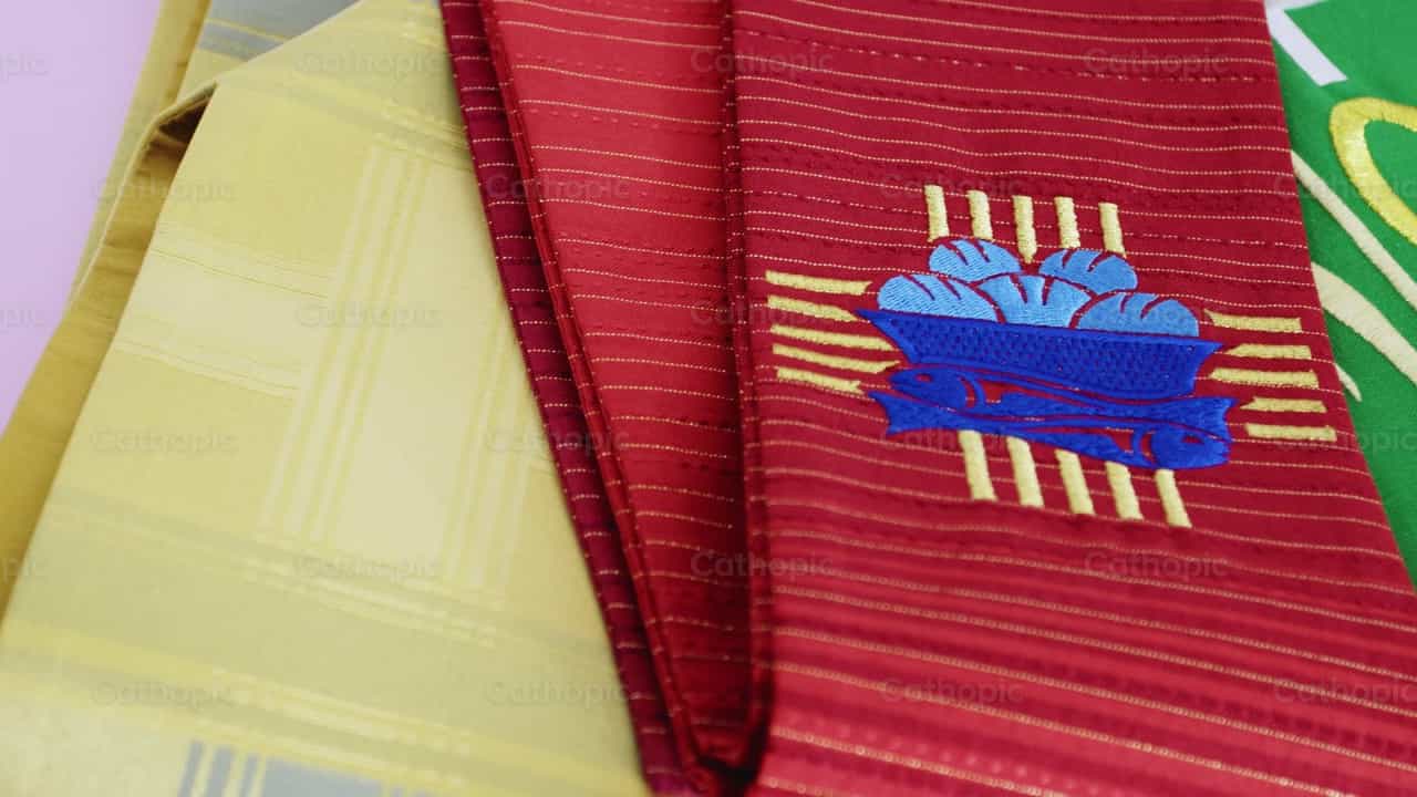 Estolas sacerdotales - Banco de vídeos católicos
