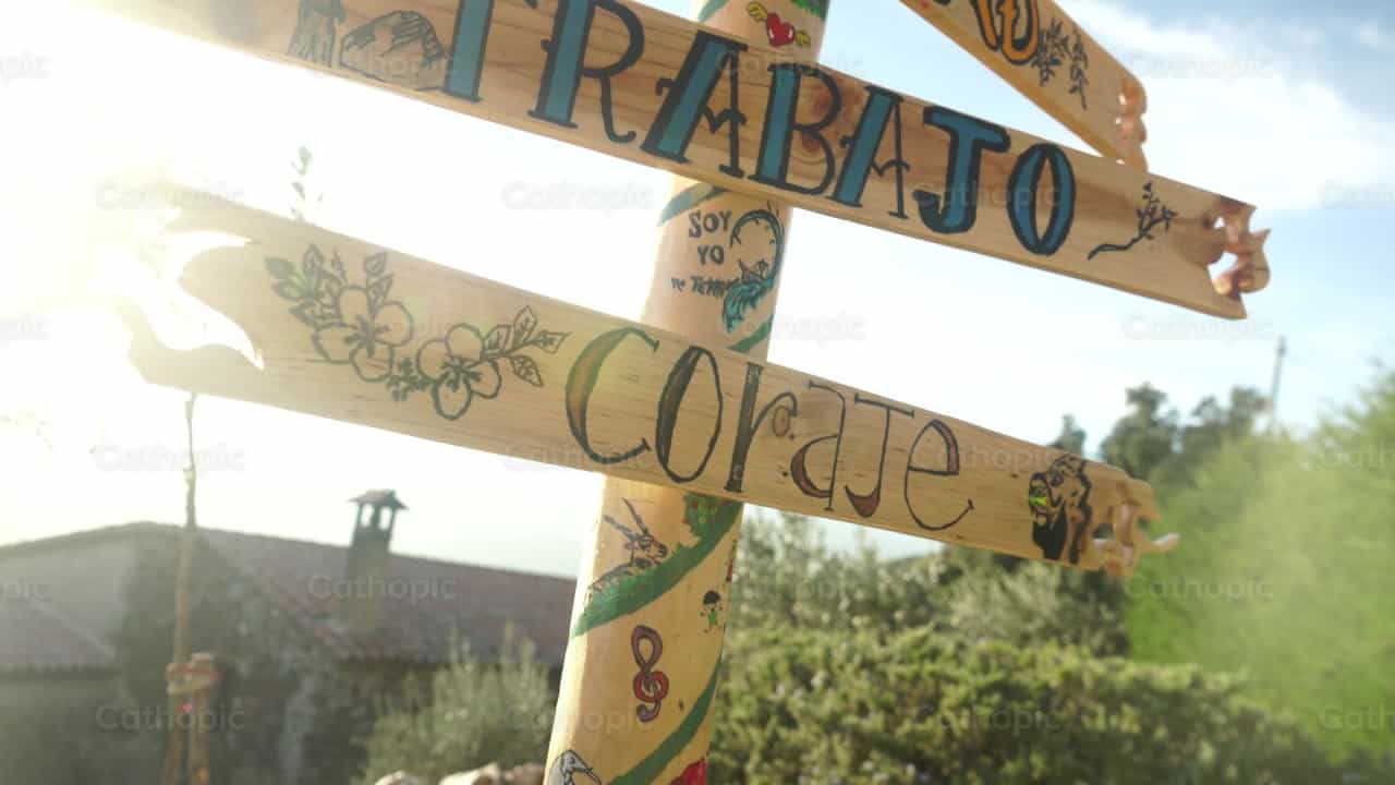 Cartel - Banco de vídeos católicos - Fotografía por Lupe Belmonte