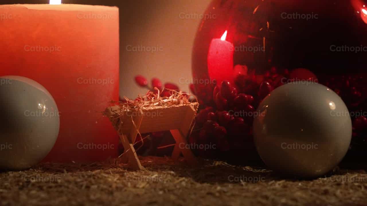 Pesebre y velas - Banco de vídeos católicos - Fotografía por Santiago de la Hoz