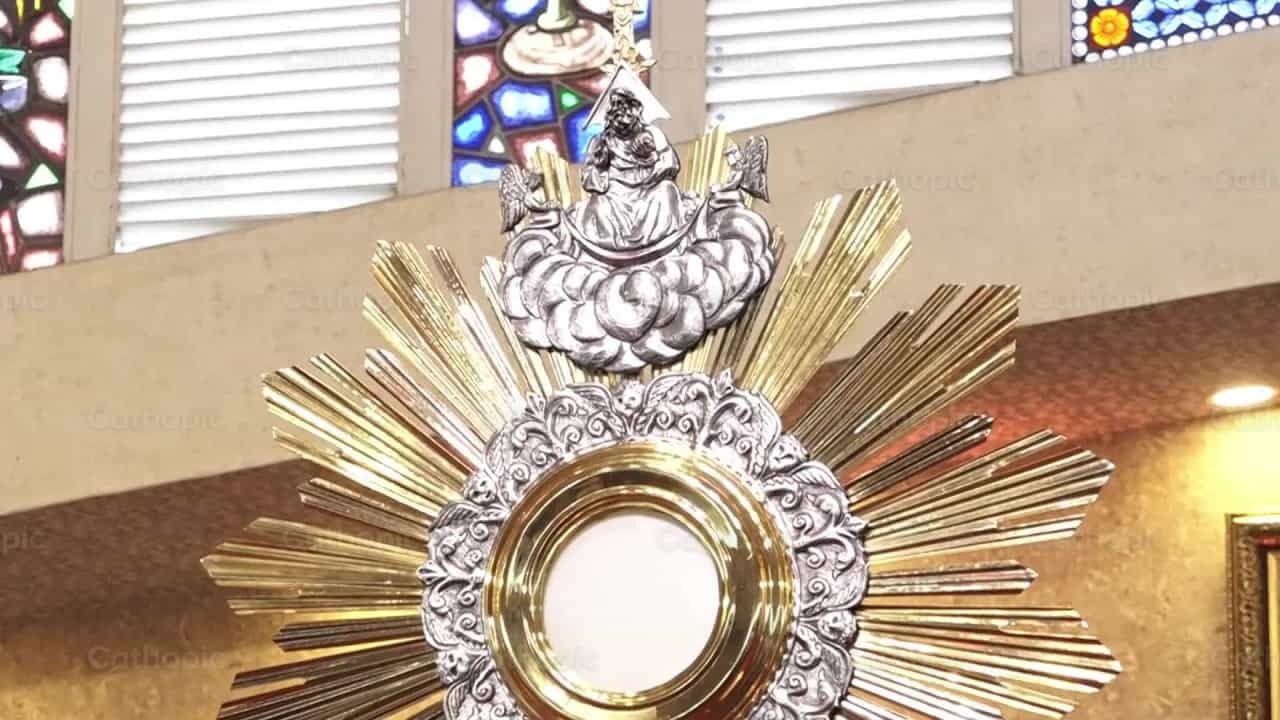 Santisimo Sacramento del Altar - Banco de vídeos católicos