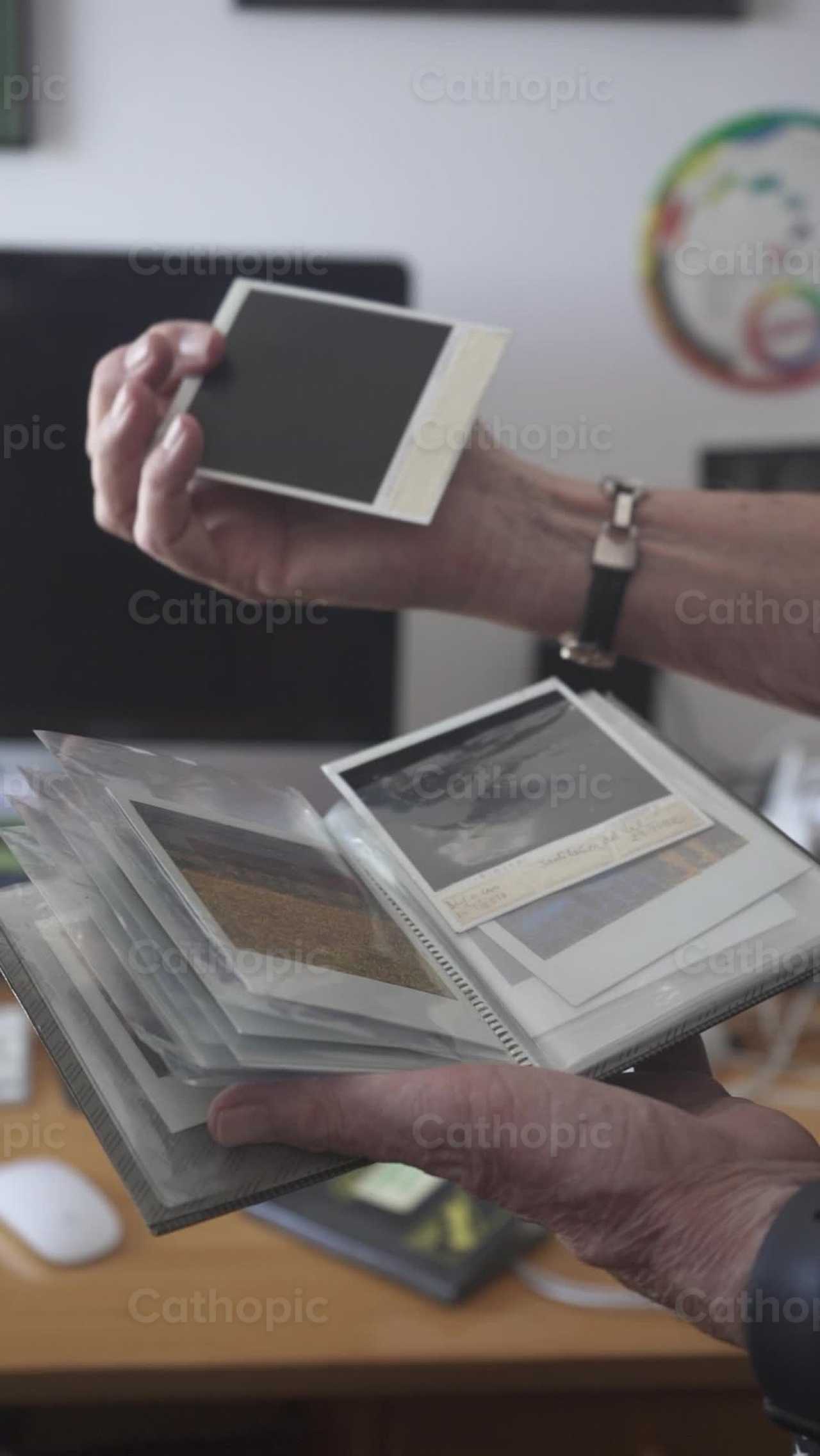 Vieilles Polaroïds - Vidéos catholiques de stock - Photo de Lupe Belmonte