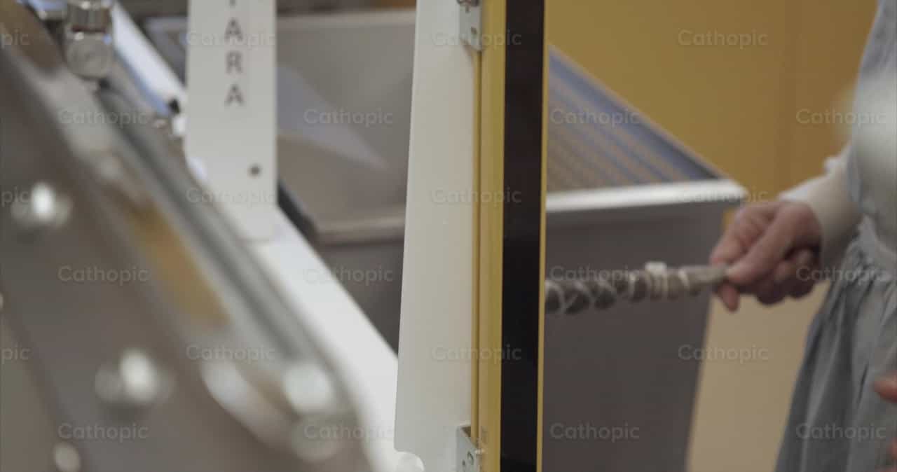 Freiras a fazer hóstias - Vídeos católicos de stock - Foto de Personally Catholic
