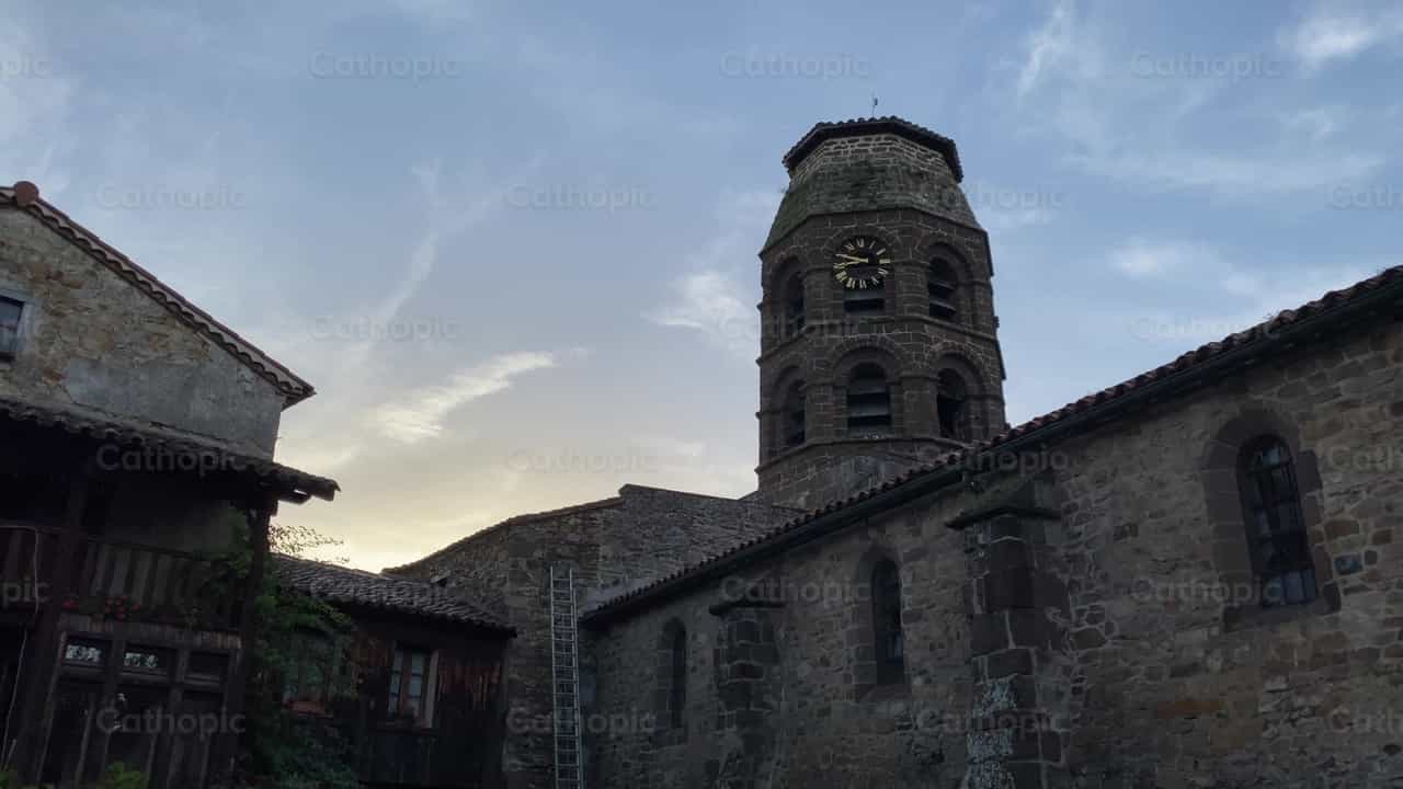 La abadesa - Banco de vídeos católicos - Fotografía por Saul Ibarra
