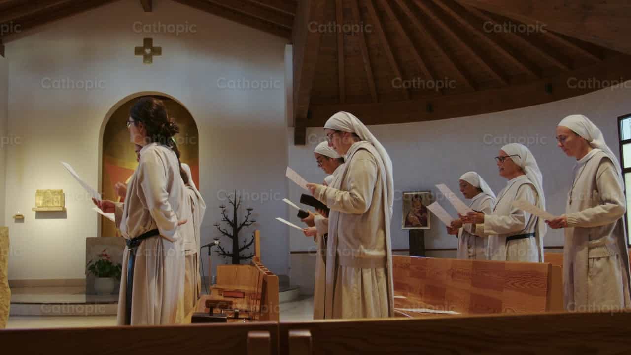 Augustinian Nuns singing psalms - Catholic stock videos - Photo by Almures Studio