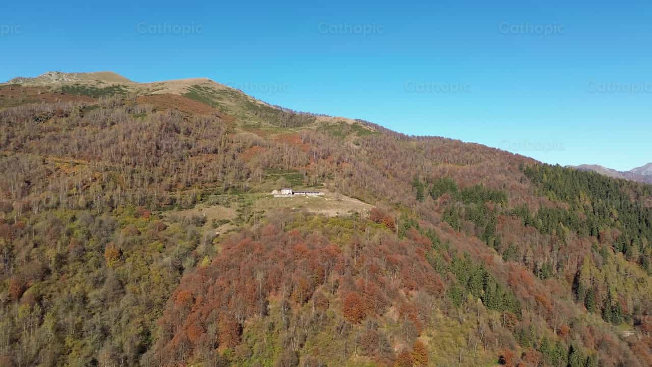 Bergwoning - Katholieke stockvideo's - Foto door Frames Cristianos