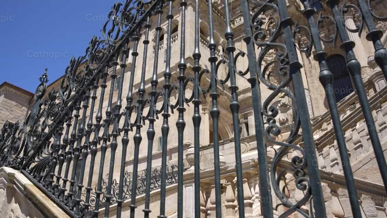 Bakod ng Katedral - Mga Catholic stock video - Larawan ni Iván W. Jaques