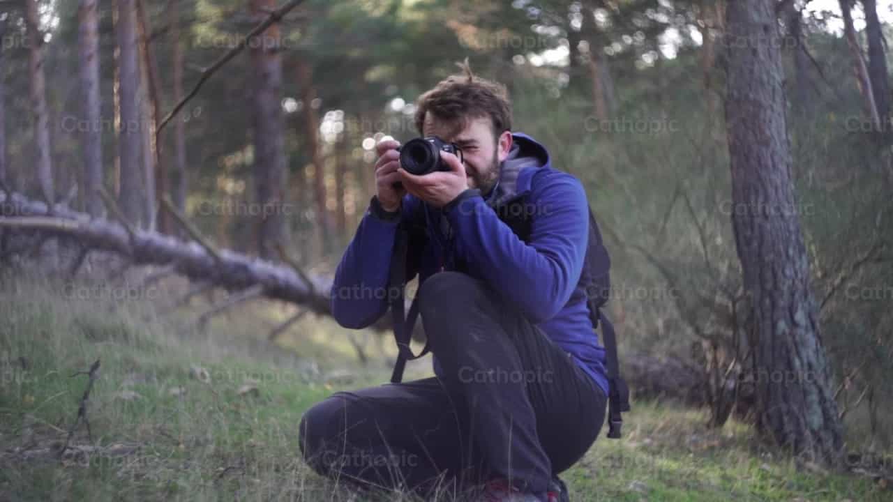 Uomo che scatta foto - Video stock cattolici