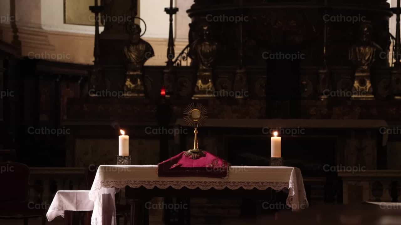 Santísimo Sacramento - Banco de vídeos católicos - Fotografía por Saul Ibarra