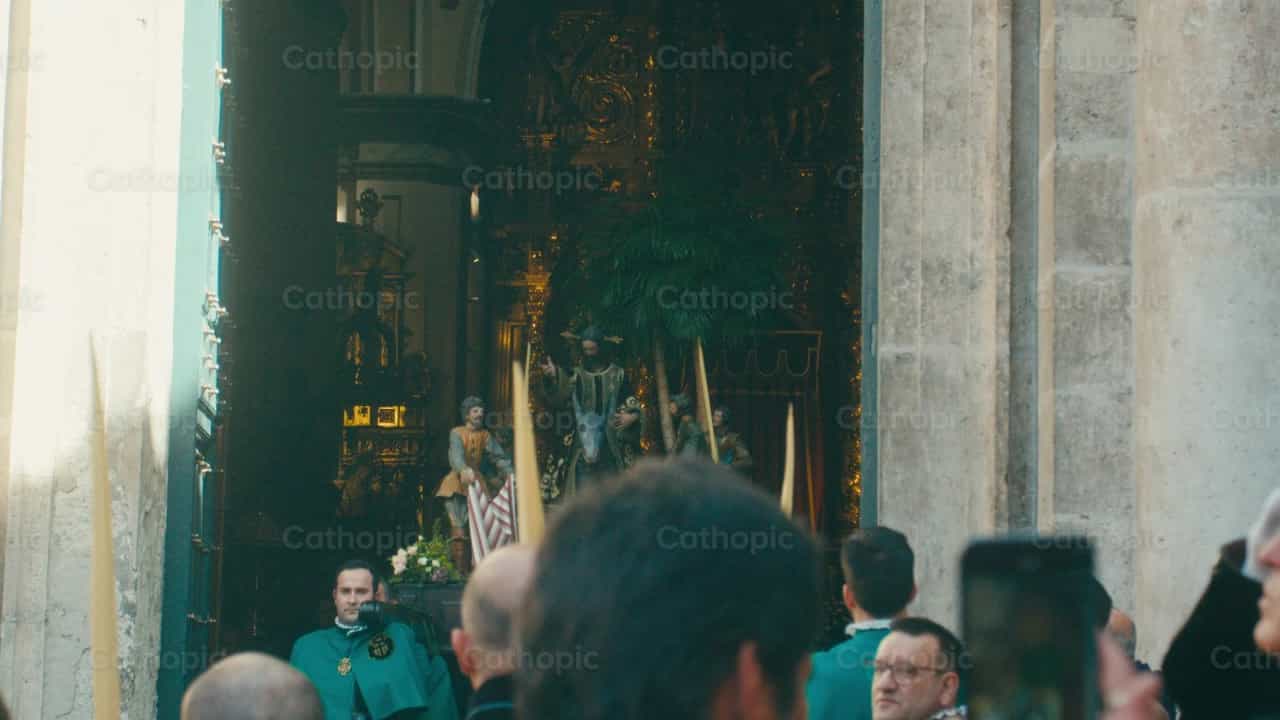 Procesión de Jesús el Domingo de Ramos - Banco de vídeos católicos