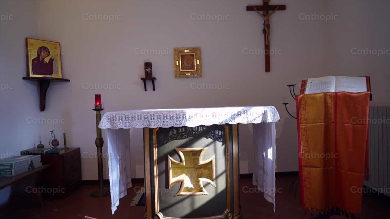 Chapel with the Tabernacle - Catholic stock videos - Photo by Frames Cristianos