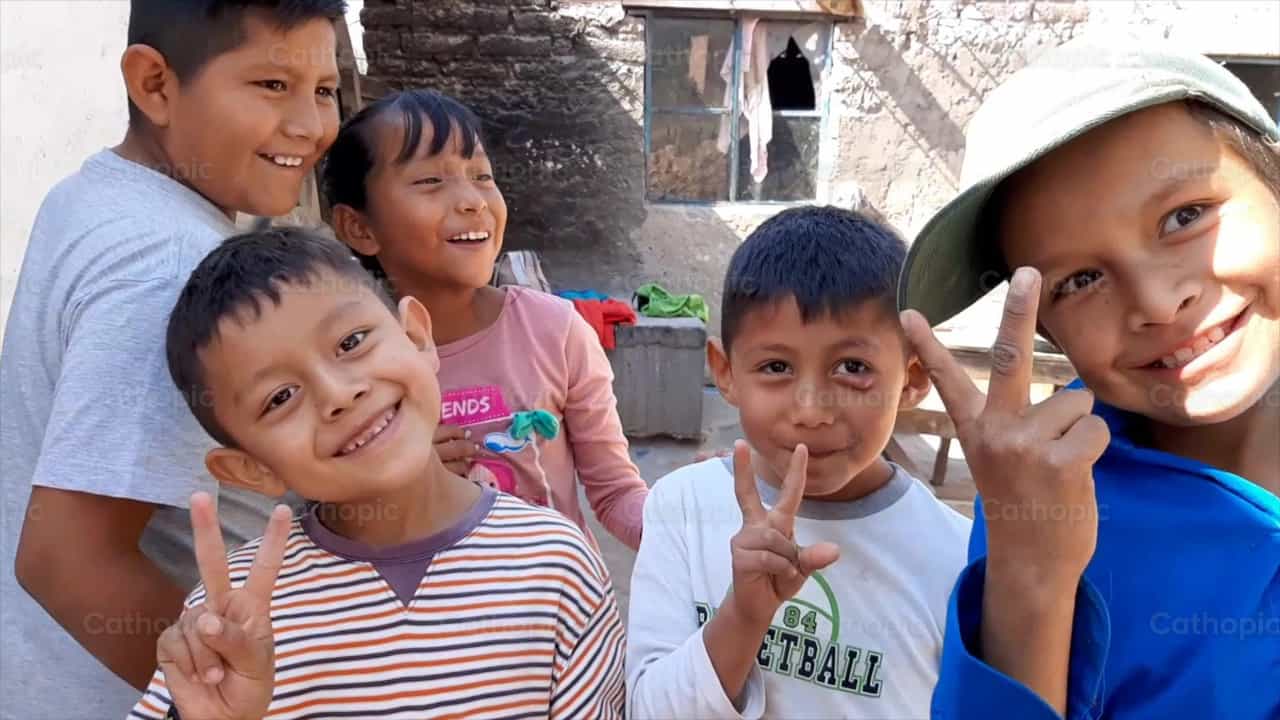 Happy children - Catholic stock videos - Photo by Frames Cristianos