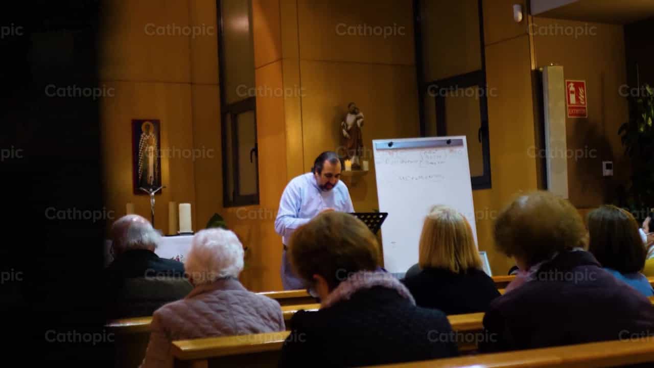 Escuchar a la Congregación, toma 6 - Banco de vídeos católicos