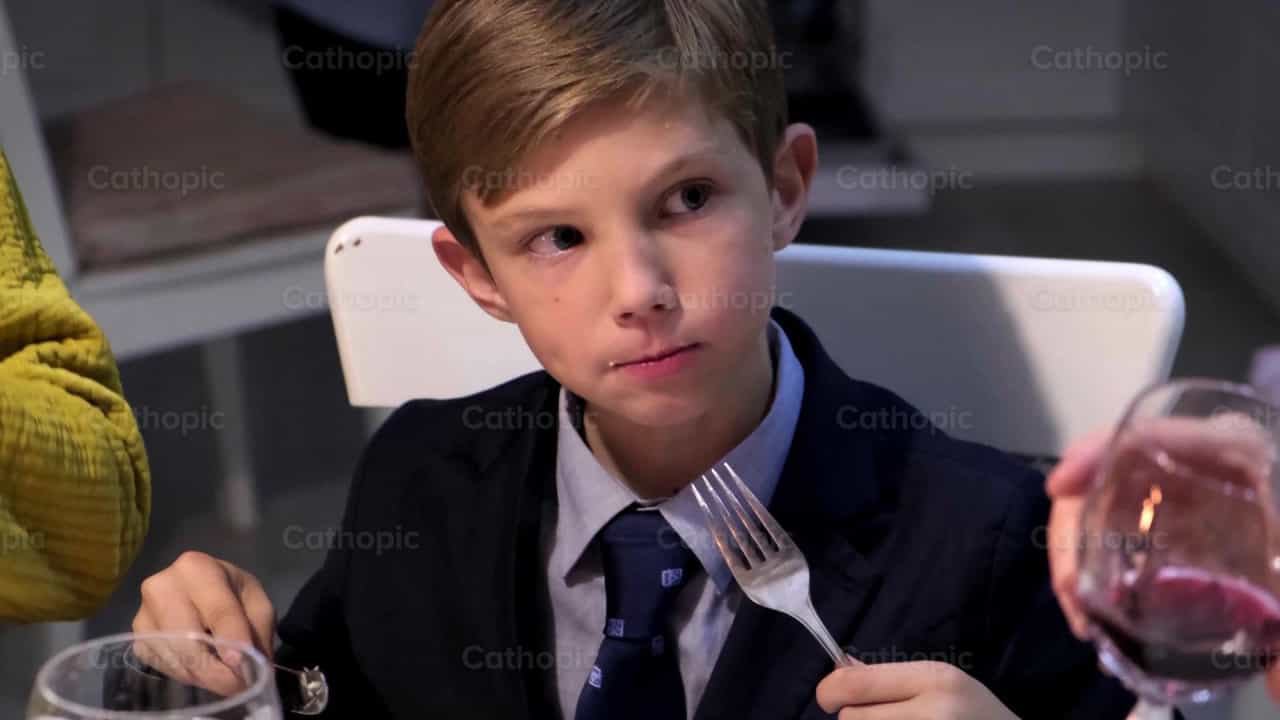 Cena de Navidad en familia - Banco de vídeos católicos