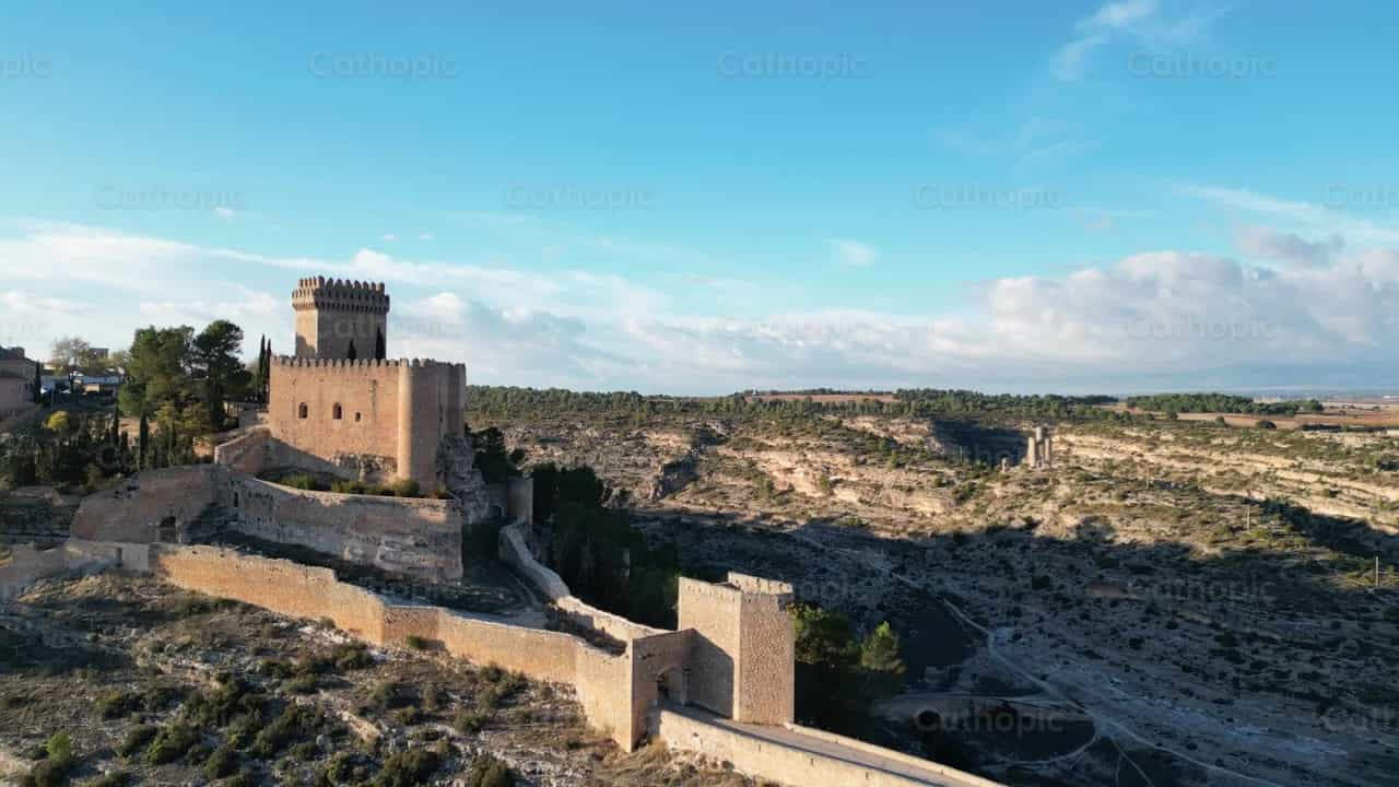 Sunset at the castle of Alarcon - Catholic stock videos - Photo by Iván W. Jaques