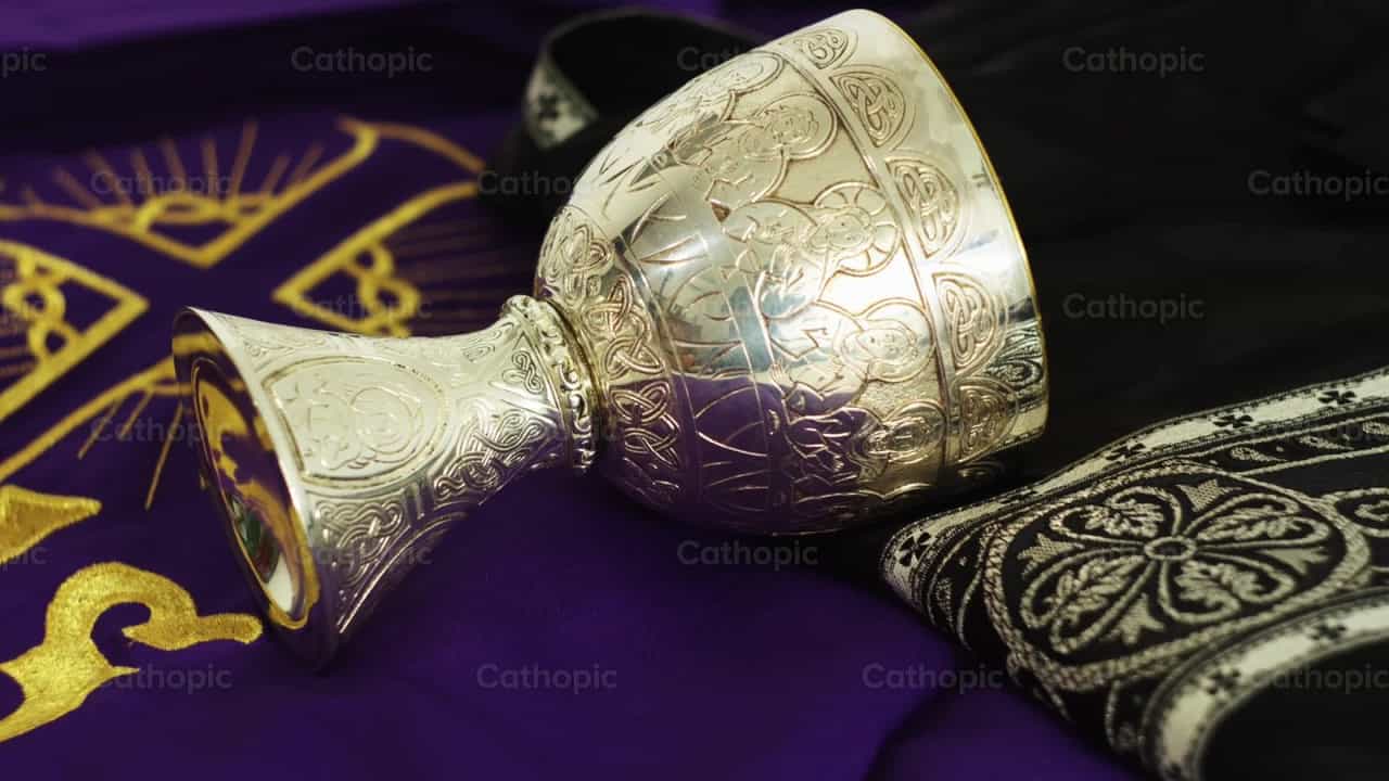 Cálice e casulas - Vídeos católicos de stock - Foto de Almures Studio