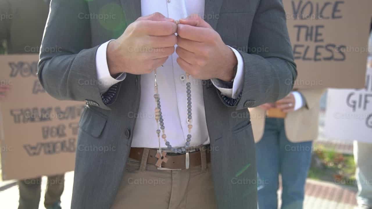 Rosario Pro Vida - Banco de vídeos católicos - Fotografía por Almures Studio