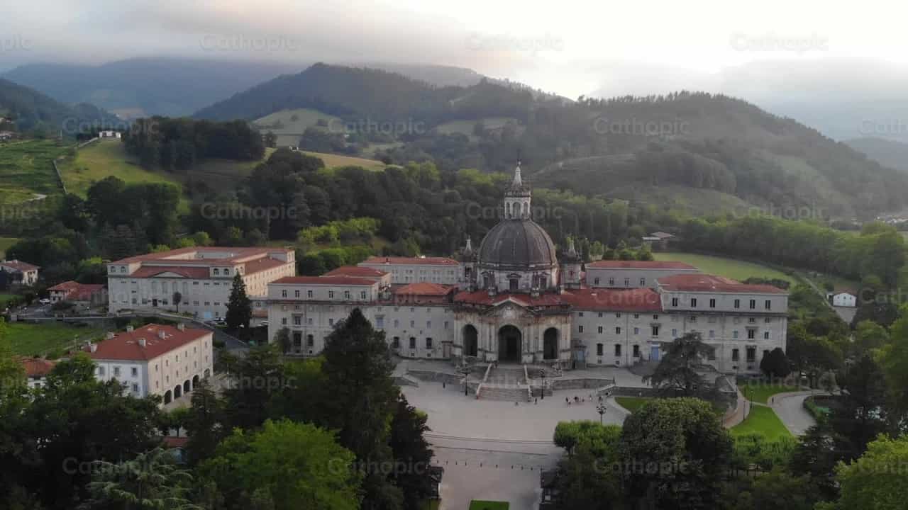 Plano aéreo Loyola - Banco de vídeos católicos