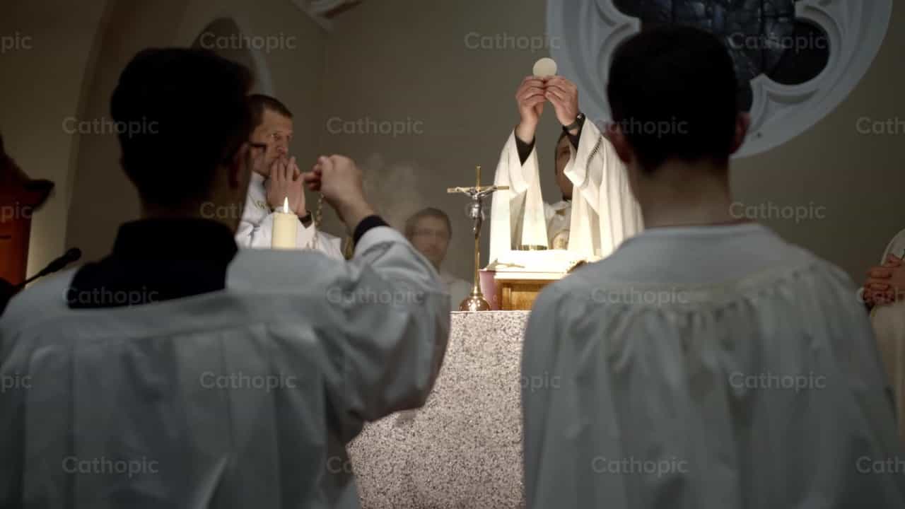 Konsekracja eucharystyczna - Katolickie filmy stockowe - Zdjęcie: Catholic Stuff