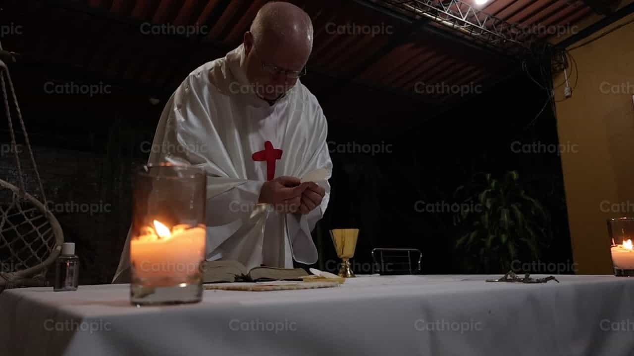 Elevação da Eucaristia - Vídeos católicos de stock - Foto de Florida Born Media