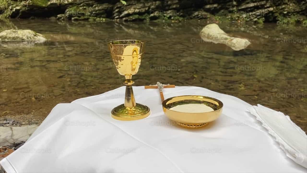 Vases sacrés - Vidéos catholiques de stock