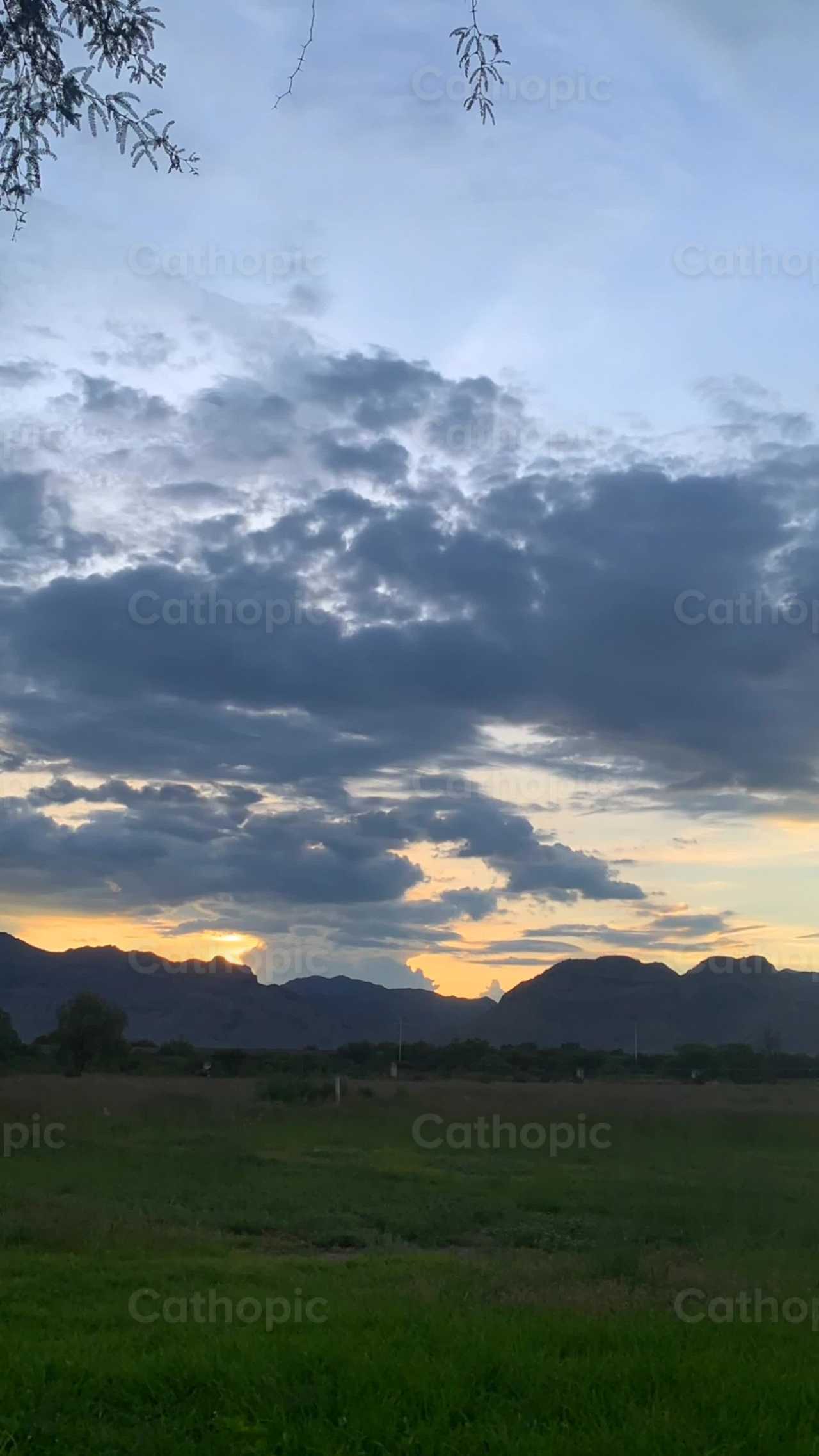 Atardecer - Banco de vídeos católicos