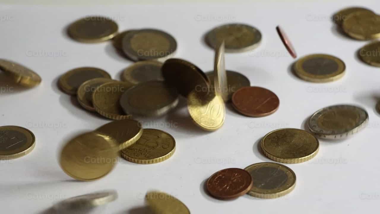 Pour quelques pièces - Vidéos catholiques de stock - Photo de Saul Ibarra