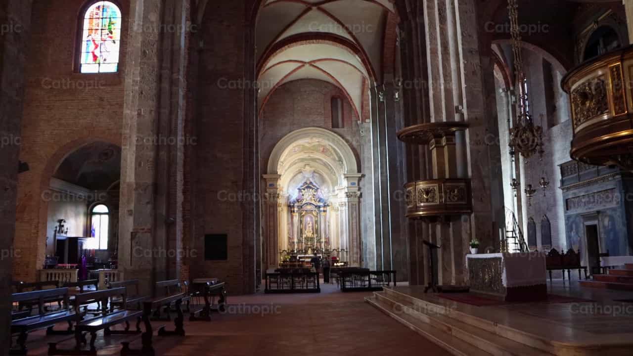Interior de iglesia - Banco de vídeos católicos