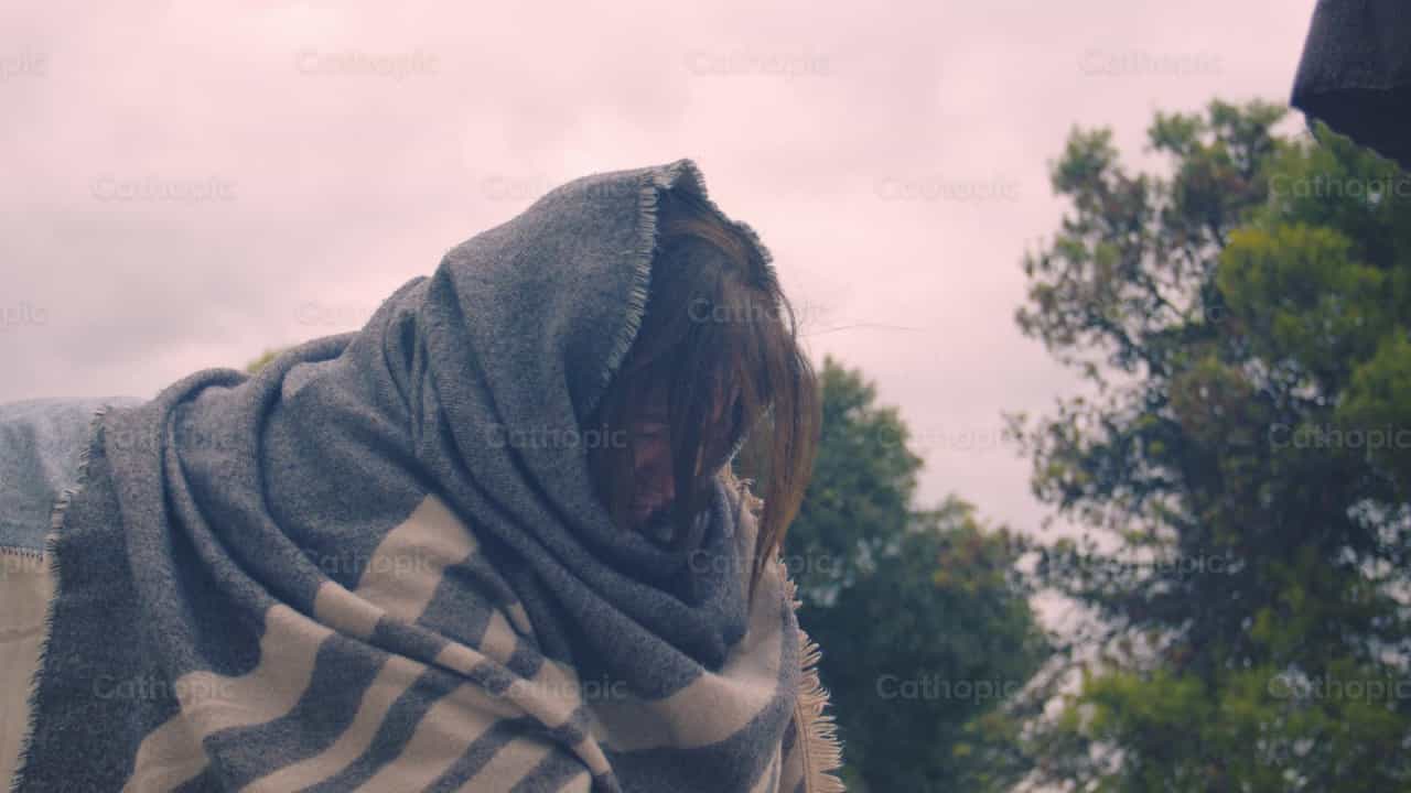 Hemorroisa toca el manto de Jesús - Banco de vídeos católicos