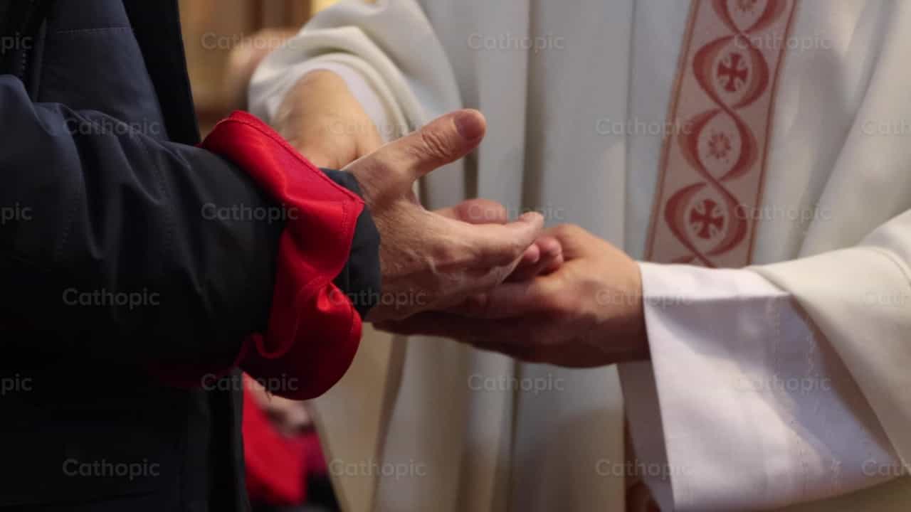 Oiled hands - Catholic stock videos - Photo by Frames Cristianos