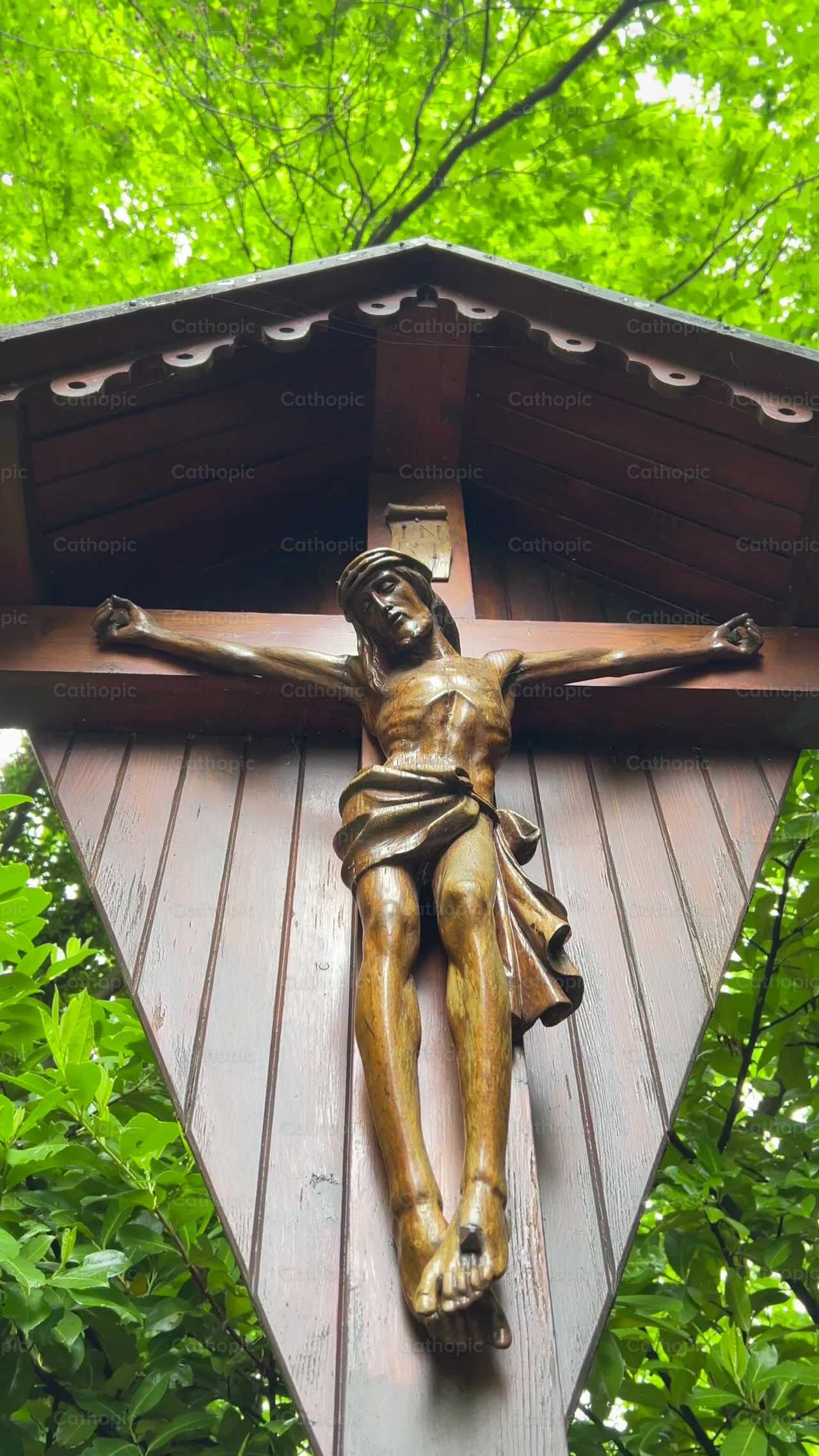 Crucifijo - Banco de vídeos católicos - Fotografía por Frames Cristianos