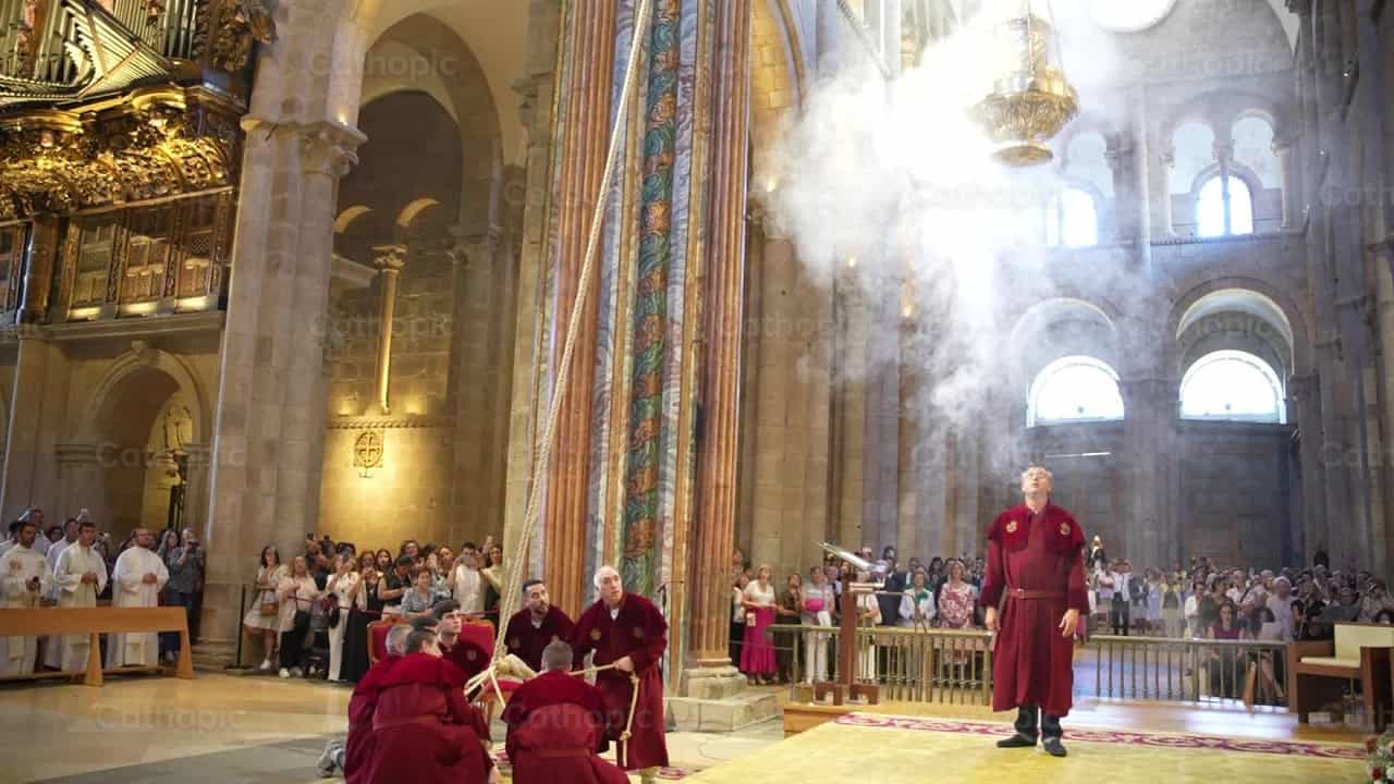Füstölő Santiago de Compostelában - Katolikus stock videók - Fotó: Iván W. Jaques