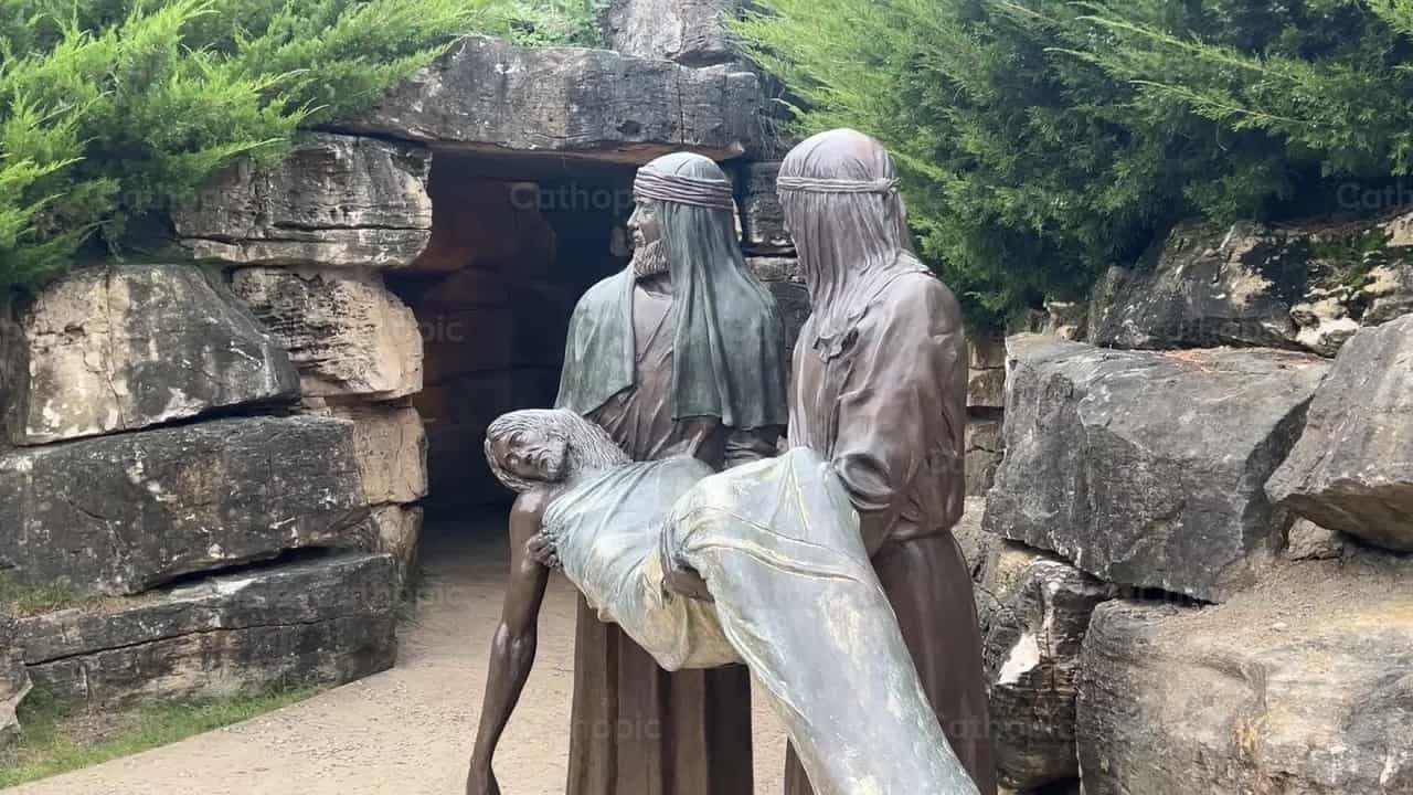 Jesus es llevado al Sepulcro - Banco de vídeos católicos