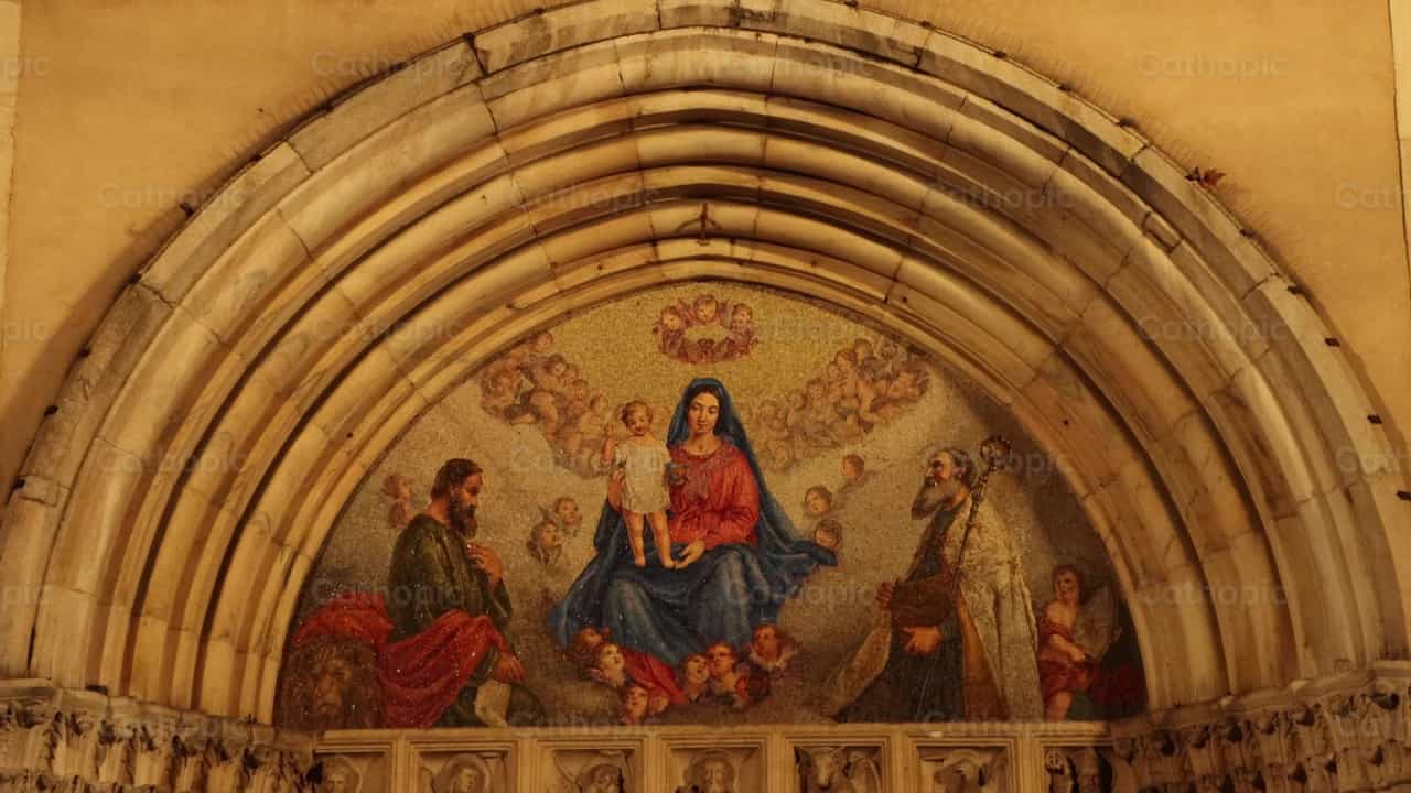 Virgen Maria y el niño Jesus - Banco de vídeos católicos - Fotografía por Saul Ibarra