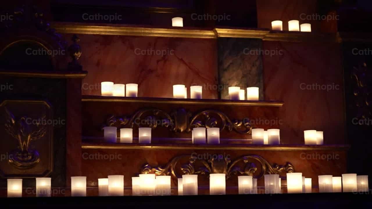 Velas acesas - Vídeos católicos de stock