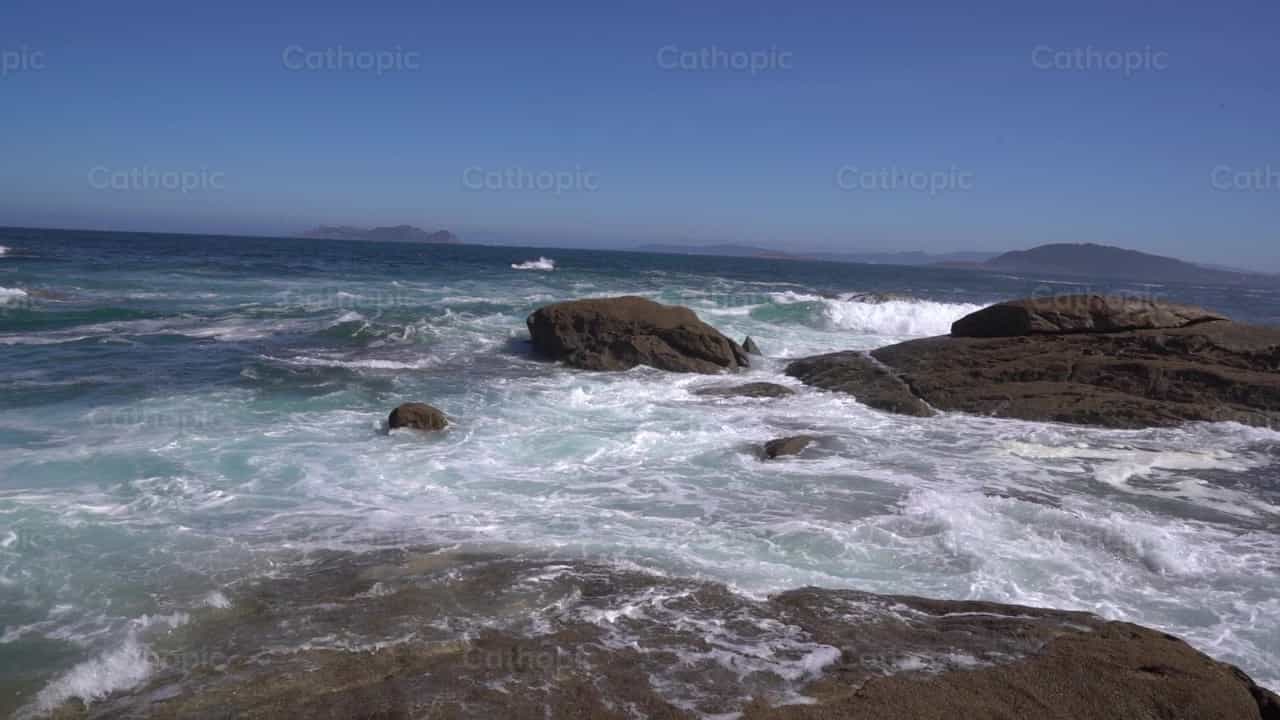 Orilla del mar - Banco de vídeos católicos - Fotografía por Lupe Belmonte