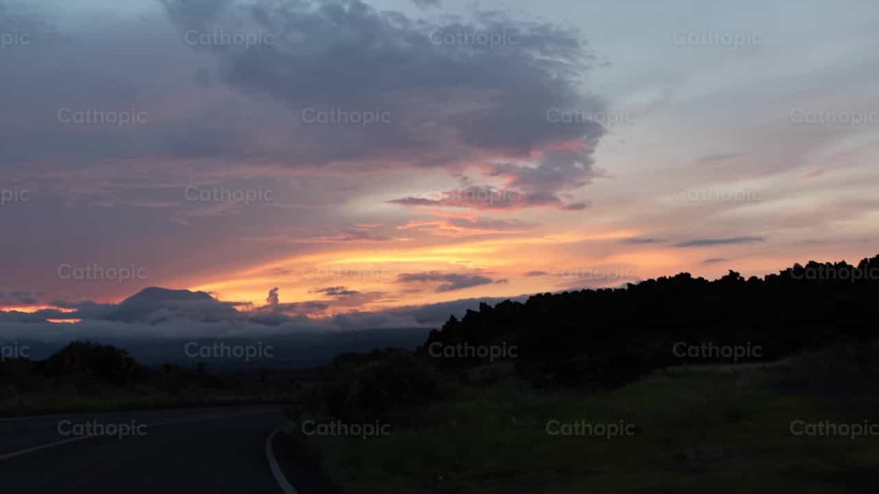 Sunset - Catholic stock videos - Photo by Frames Cristianos