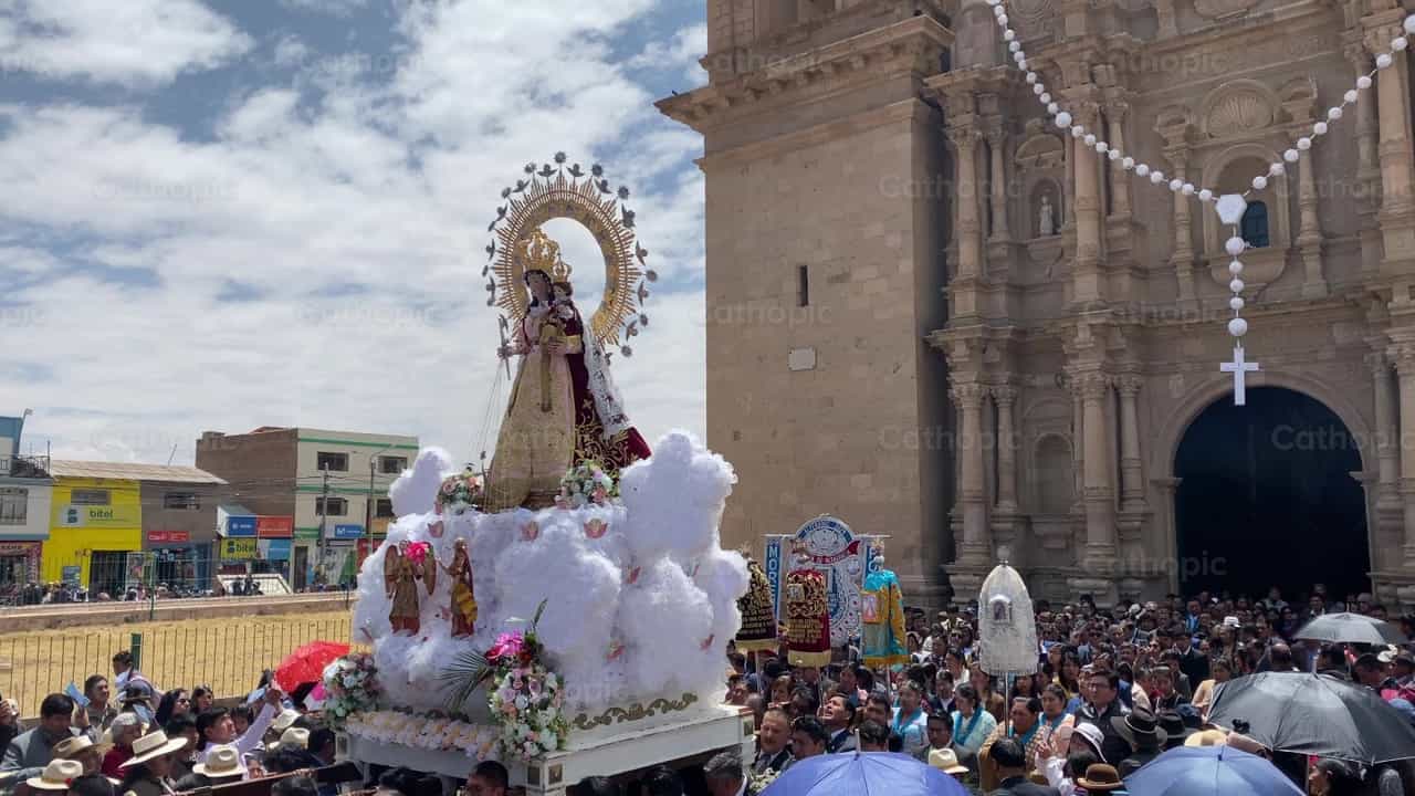 Procesión de la Virgen de Altagracia - Banco de vídeos católicos - Fotografía por Daniela Ag_S