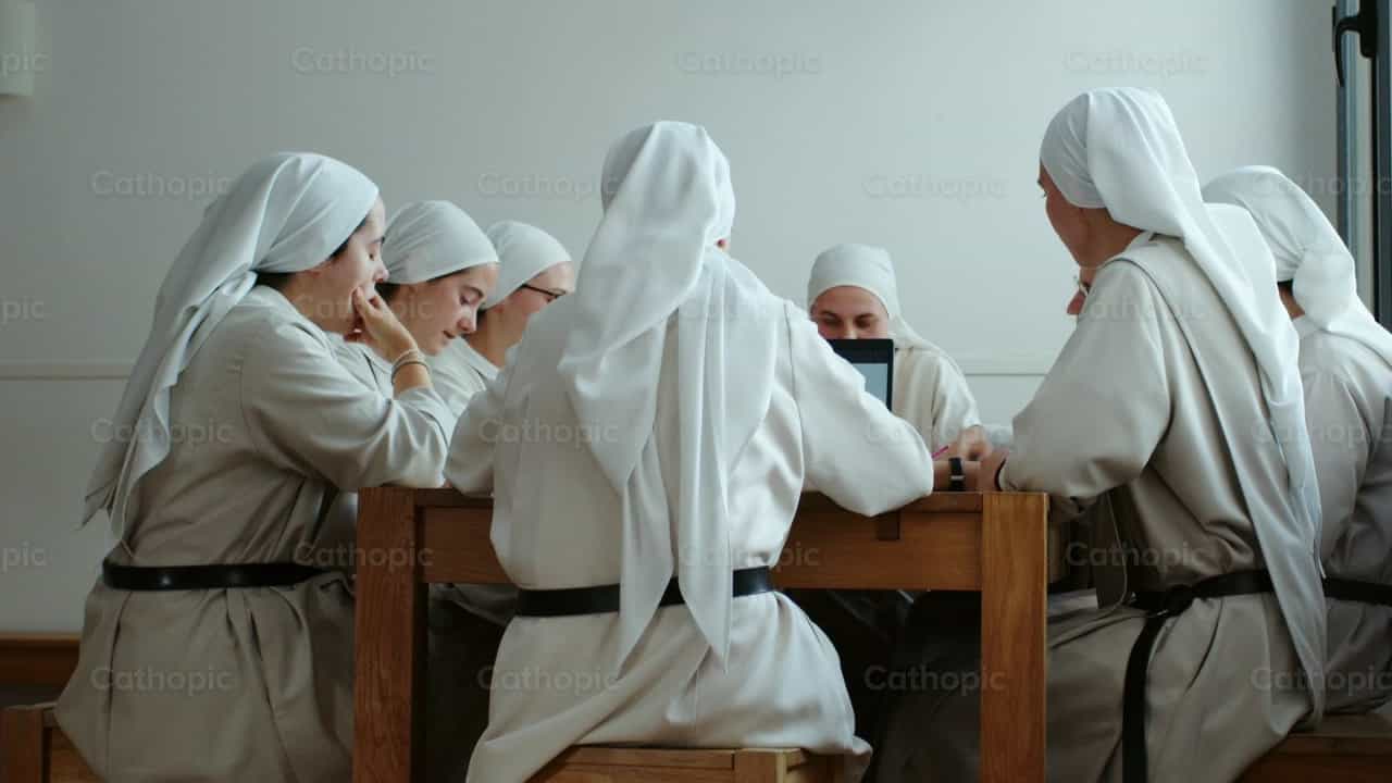 Trabajo en equipo, monjas agustinas - Banco de vídeos católicos