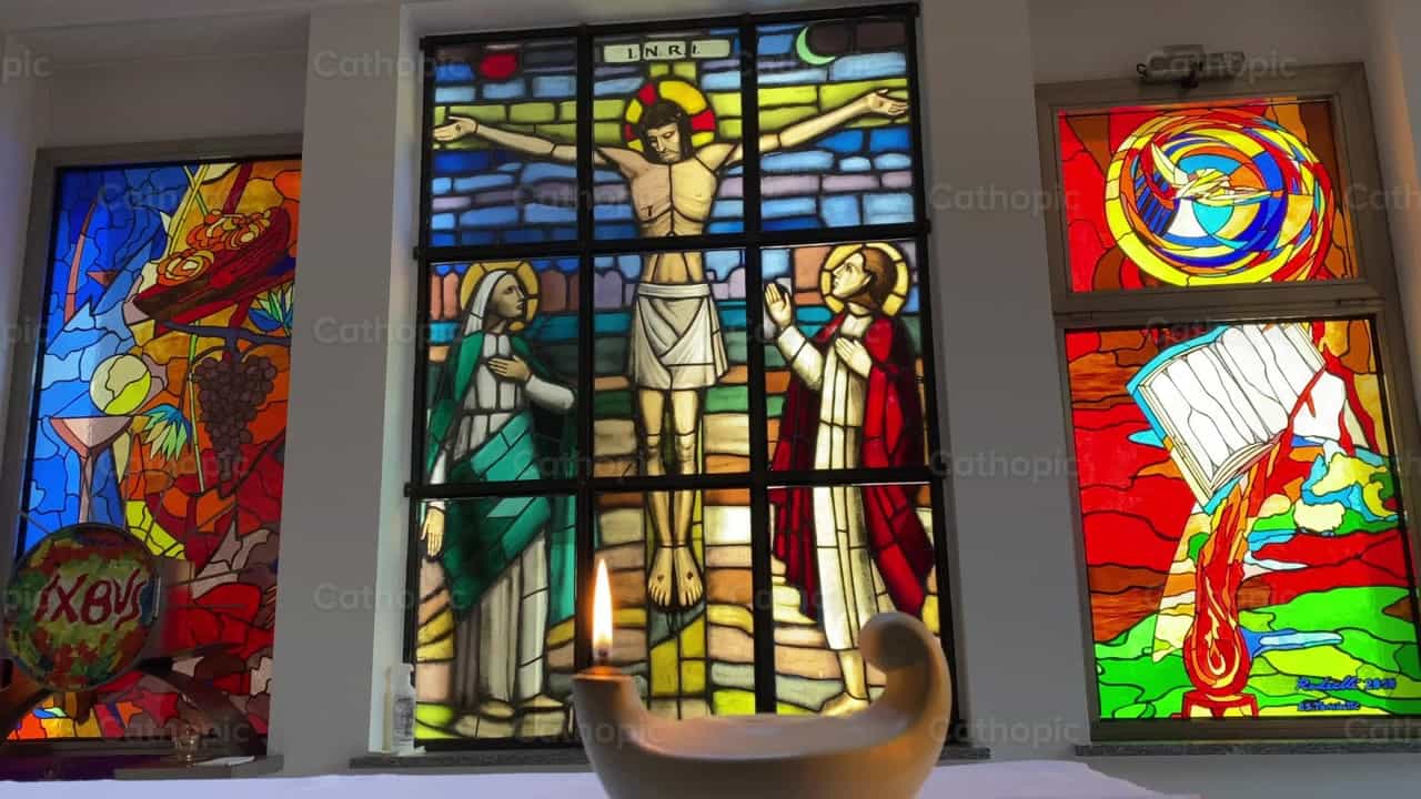 Stained glass ni Hesus - Mga Catholic stock video - Larawan ni Saul Ibarra