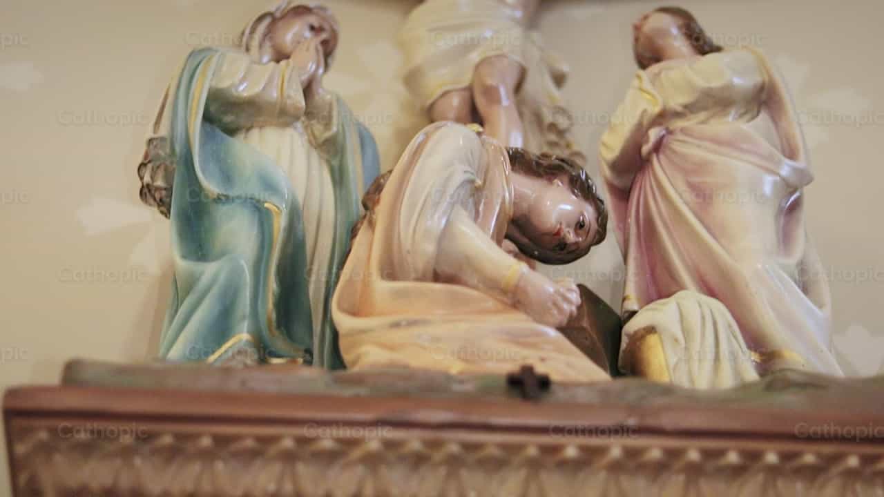 Twaalfde statie: Jezus sterft aan het kruis - Katholieke stockvideo's