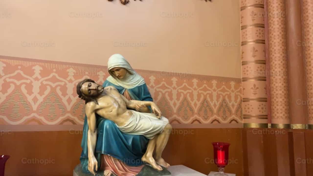 María con Jesus en brazos - Banco de vídeos católicos - Fotografía por Jackelin Pineiro