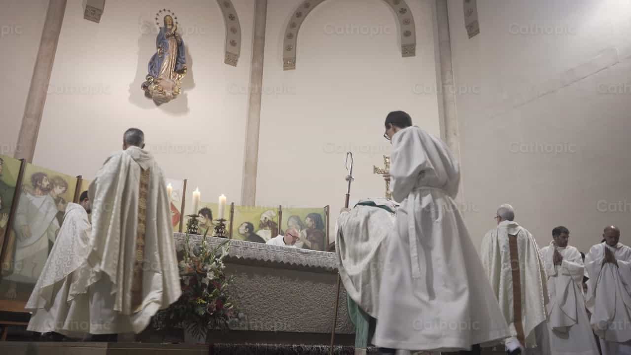 Mass - Catholic stock videos - Photo by Lupe Belmonte