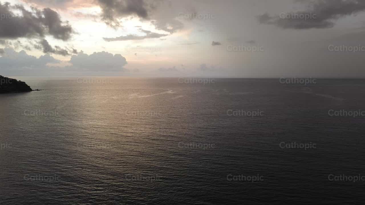 Atardecer en la playa - Banco de vídeos católicos - Fotografía por Frames Cristianos