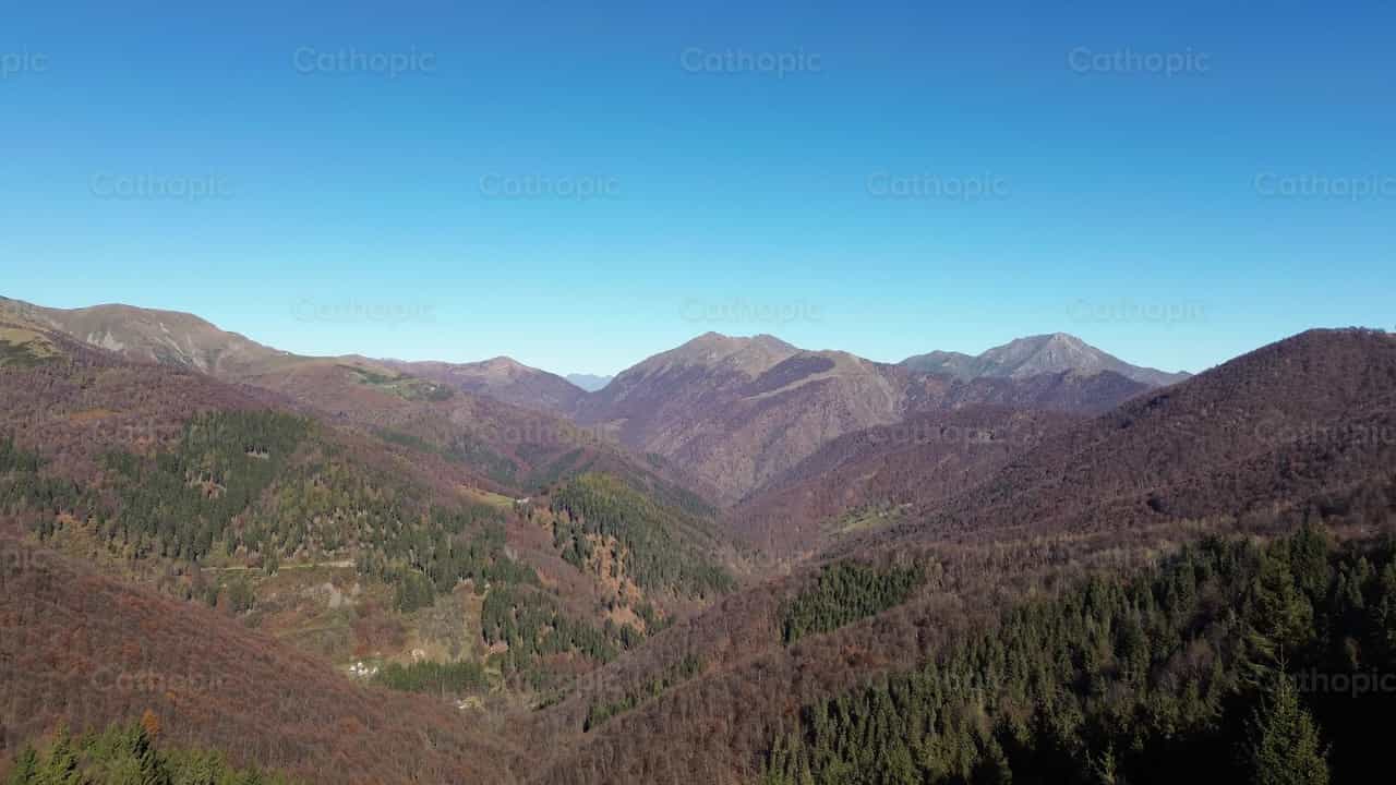 Mountains - Catholic stock videos - Photo by Frames Cristianos